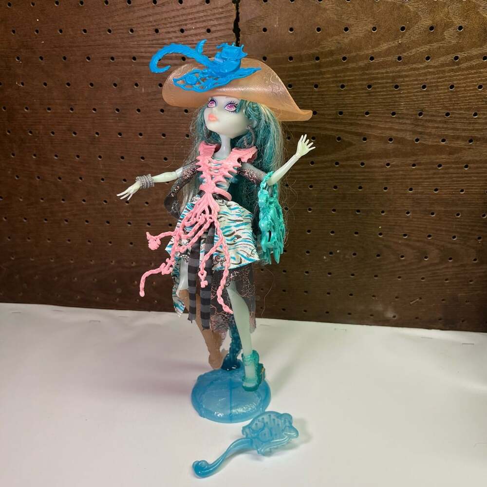 Monster High Haunted Vandala Doubloons Doll